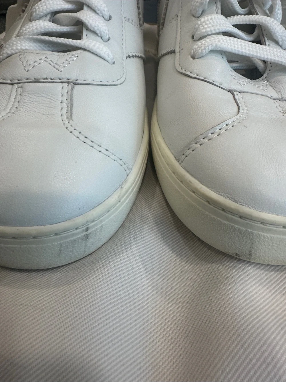 Stuart Weitzman Women’s White Leather Sneakers Size 8M with Dust Bag